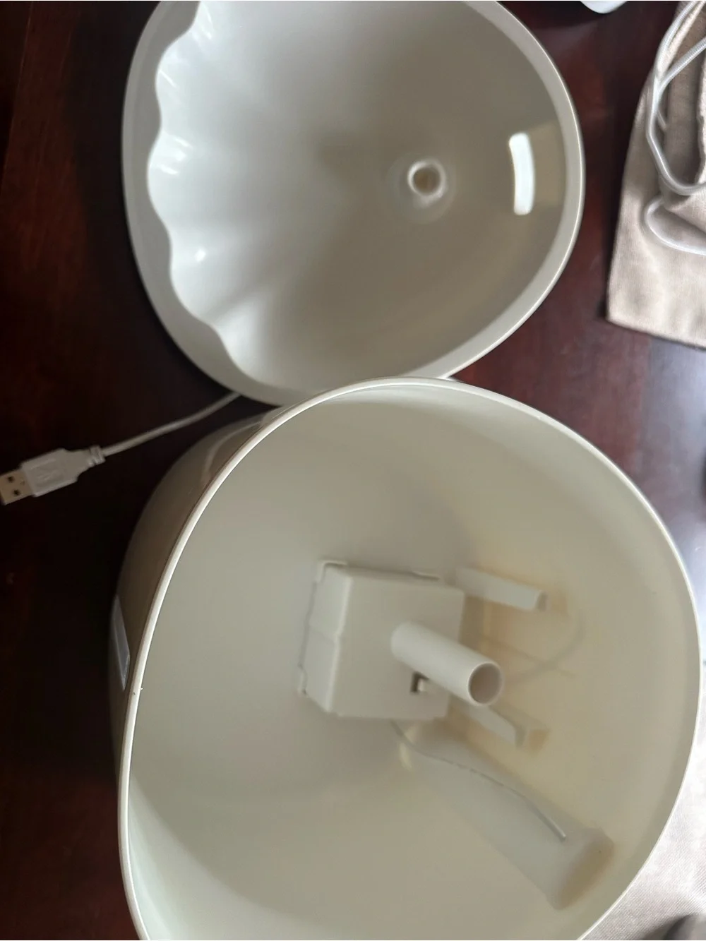 Premier White Cat Water Fountain with Visible Water Slot